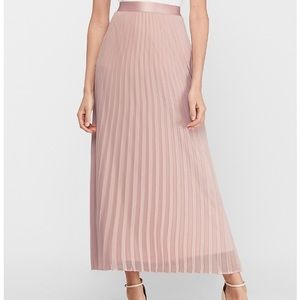 Pink pleated midi skirt